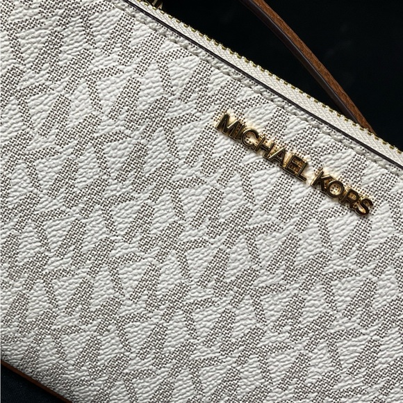 Michael Kors Wristlet Clutch - Picture 5 of 6